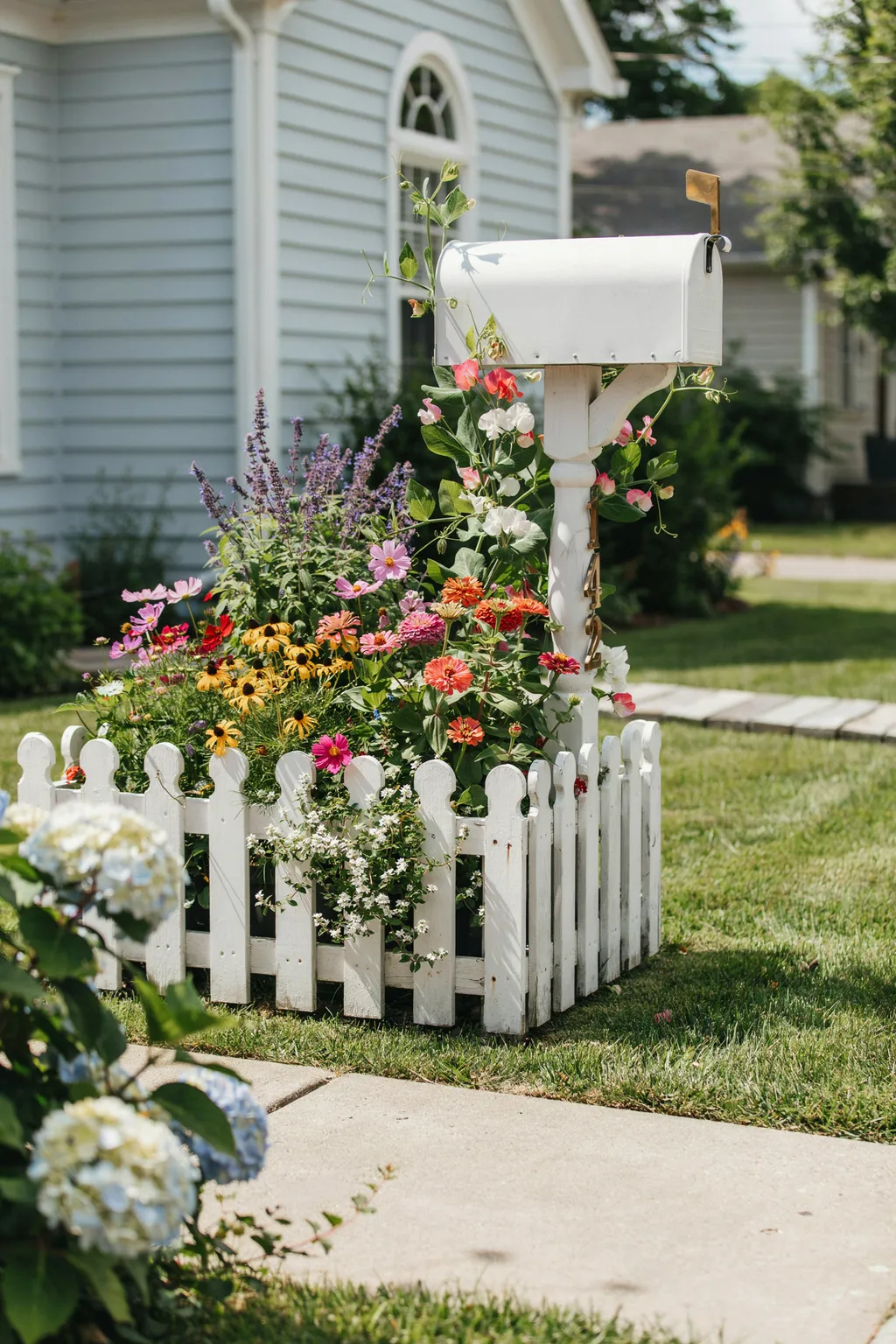 Mini Picket Fence Surround